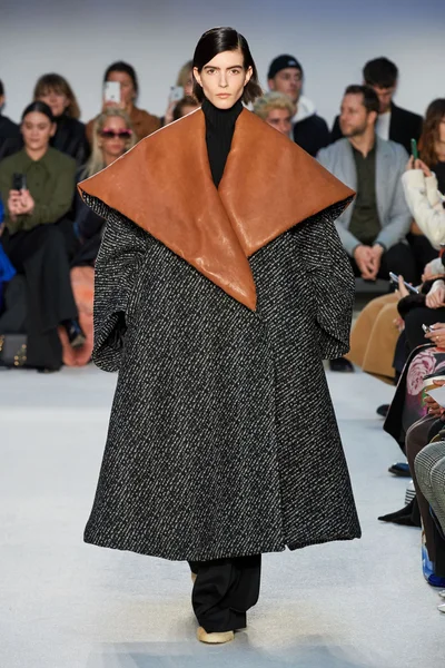 Look 3